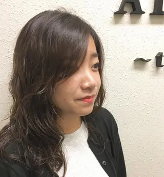 セミロング カラー パーマ 松田 和樹のヘアスタイル
