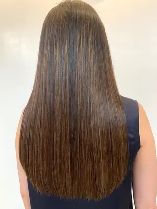 ロング カラー トップ スタイリストのヘアスタイル