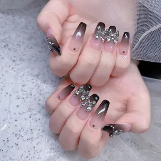 ネイル Queens テイのネイルデザイン