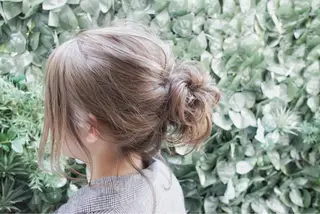 セミロング カラー ヘアアレンジ 吉本 知弘のヘアスタイル