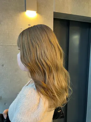 セミロング カラー 吉野 瑳桜のヘアスタイル