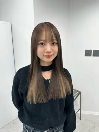 ロング タマシロカリン 艶カラー/レイヤーのヘアスタイル