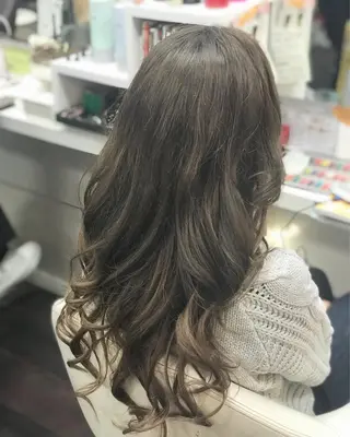 ロング カラー 岩谷/ブリーチ 🪽透明感カラーのヘアスタイル