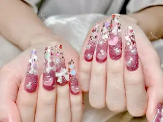 ネイル 🦋 Queenieのネイルデザイン