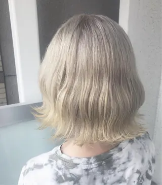 ミディアム カラー 岩谷/ブリーチ 🪽透明感カラーのヘアスタイル