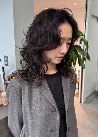 セミロング パーマ 小田 晃瑛のヘアスタイル