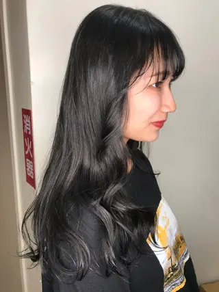 ロング カラー ネイル マツエク・マツパ mana 暖色カラーカットのヘアスタイル