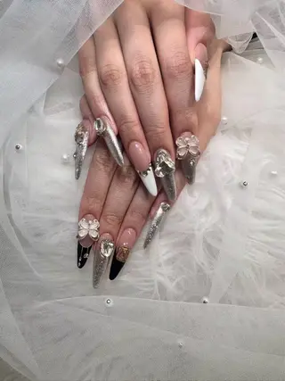 ネイル 🌈 Laule'aのネイルデザイン