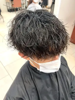 ショート パーマ メンズ メンズカット曲がる 縮毛矯正佐々木タクマのヘアスタイル
