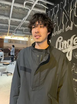 ミディアム パーマ メンズ 俵 知広のヘアスタイル