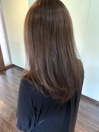 セミロング 秋月 亜耶のヘアスタイル