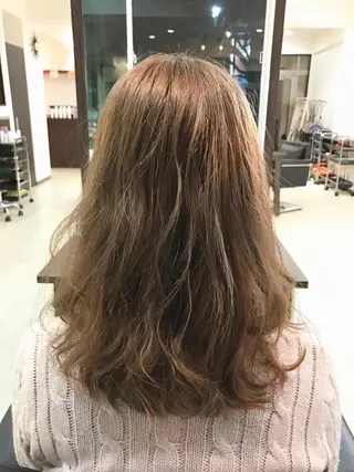 ミディアム カラー 岡本 智次のヘアスタイル