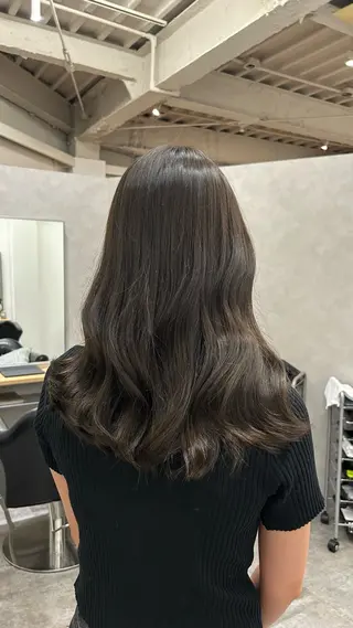 カラー ユイ コハルのヘアスタイル