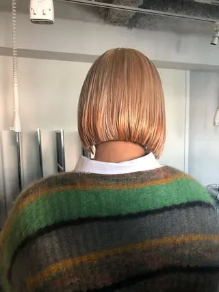 ショート カラー ヘアアレンジ 黒染め落とし ムラ修正　ハイトーンのヘアスタイル