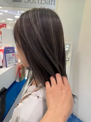 ロング 井上 彩加のヘアスタイル