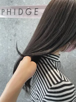 ロング カラー 山下 千明のヘアスタイル