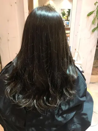 ロング カラー 長尾 桃佳のヘアスタイル