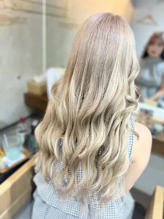 セミロング 深夜美容師yuu✂️ 夜23時まで●🌃のヘアスタイル