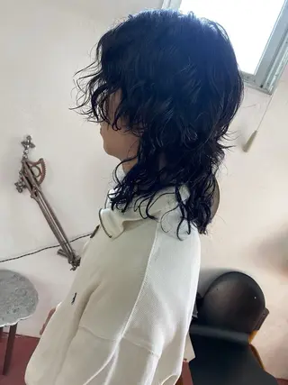 ミディアム パーマ qiie/ワンカラー メンズカット/カラーのヘアスタイル