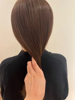 ミディアム カラー 成岡 愛美のヘアスタイル