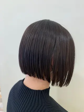 ショート カラー ぱつっとボブ/ 小野あかねのヘアスタイル