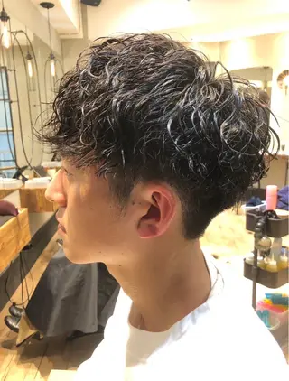 ショート ⚡メンズパーマフ ェードカットTomyのヘアスタイル
