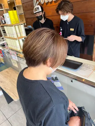 ショート カラー ヘアアレンジ インナー×縮毛矯正 ピンクカラー澤井里菜のヘアスタイル