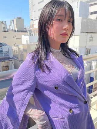 セミロング カラー オカモト ミユウのヘアスタイル