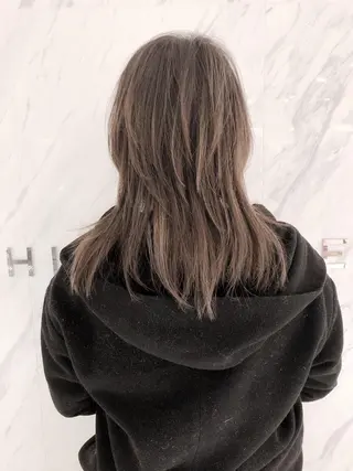 セミロング カラー ブリーチカラー 美髪矯正takaraのヘアスタイル