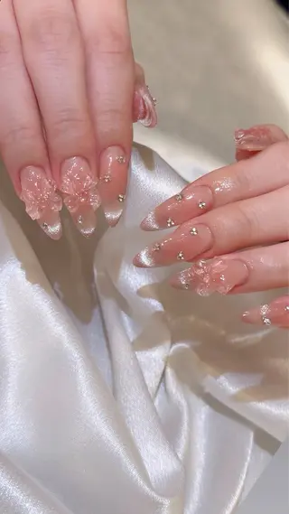 ネイル シュシュ 🎀 girly nailのネイルデザイン