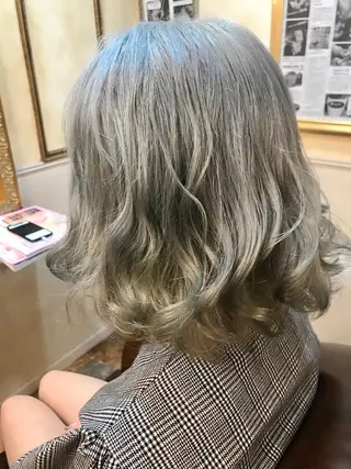 ミディアム カラー 岩谷/ブリーチ 🪽透明感カラーのヘアスタイル