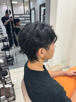 メンズ メンズ特化シャドウパ ーマラウンドマッシュのヘアスタイル
