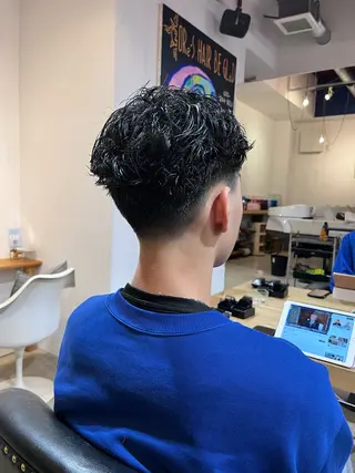 ショート パーマ メンズ トイ ハルトのヘアスタイル