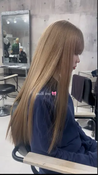 セミロング カラー ハイトーン/ゆるふわ 🧚𖥔ׁTOMO♡のヘアスタイル