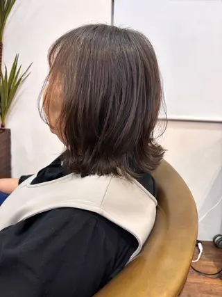 ミディアム 吉井 愛のヘアスタイル
