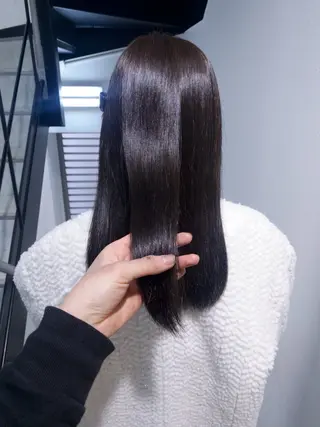 ミディアム カラー yiye shioriのヘアスタイル