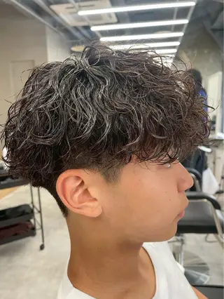 メンズ シャドウパーマ/ツイ スト/近藤百華🎀のヘアスタイル