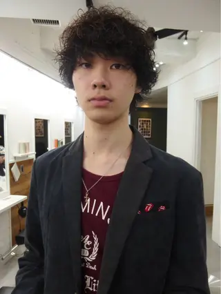 ミディアム パーマ メンズ グランジヘア 無造作ヘアHYUGAのヘアスタイル
