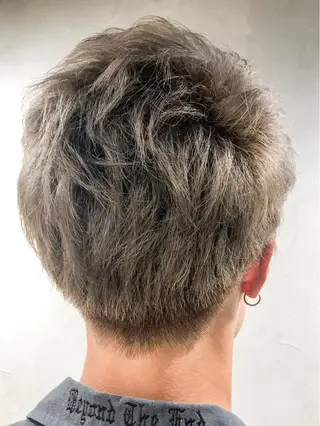 ショート カラー 江畑 匠 新宿三丁目 徒歩30秒⭐️のヘアスタイル