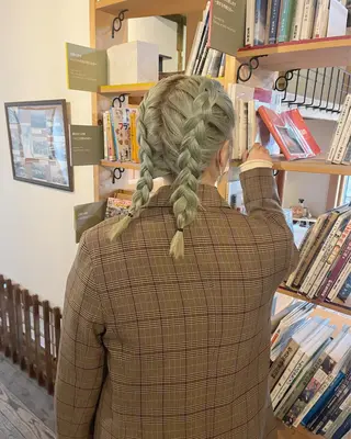 ミディアム 長山 茉白のヘアスタイル