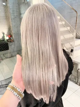 ミディアム 白髪ぼかし×デザイン 🕊️🫧ホウジョウのヘアスタイル