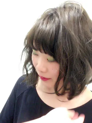 ミディアム カラー 山田 香織のヘアスタイル