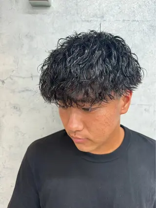 パーマ メンズ ☘️上村 ☘️髪質 改善/透明感カラーのヘアスタイル