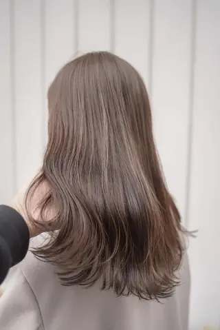 セミロング NATSUKA 403号室のヘアスタイル