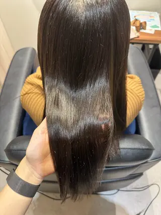 ロング NAVY 橋本心 縮毛矯正のヘアスタイル