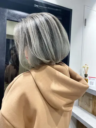 ショート カラー ヘアアレンジ 白髪ぼかしハイライト バレイヤージュヤマトのヘアスタイル