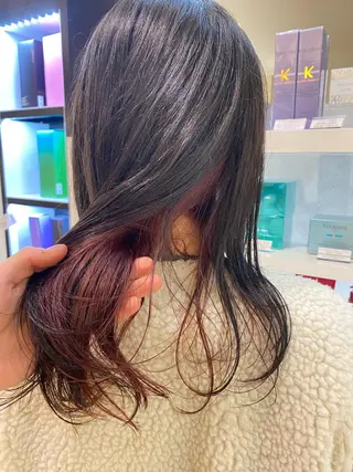 セミロング カラー 韓国🇰🇷レイヤー カットオリーブカラーのヘアスタイル