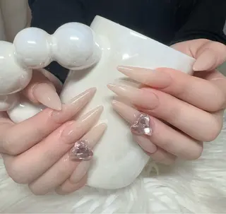 ネイル &ME ネイルサロンのネイルデザイン