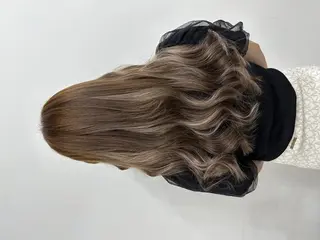 ロング カラー ヘアアレンジ MISAKIエクステ ブリーチ\5900のヘアスタイル