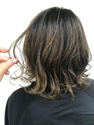 ミディアム カラー 勝野 麻美のヘアスタイル